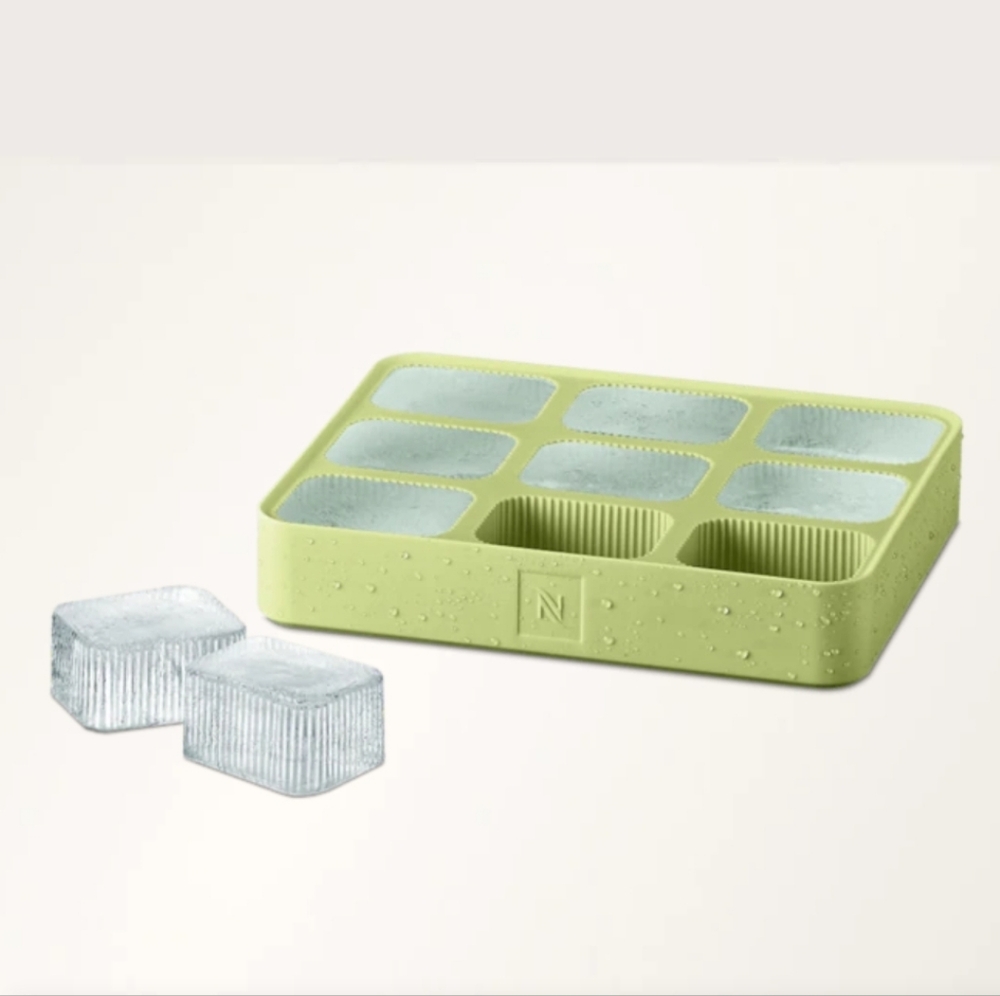 NWT Barista Ice Cube Tray in Pistachio